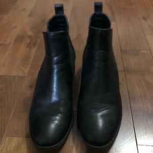Steve Madden “dicey” black leather booties
